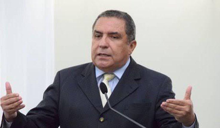 Deputado Inácio Loiola critica atividades da Águas do Sertão