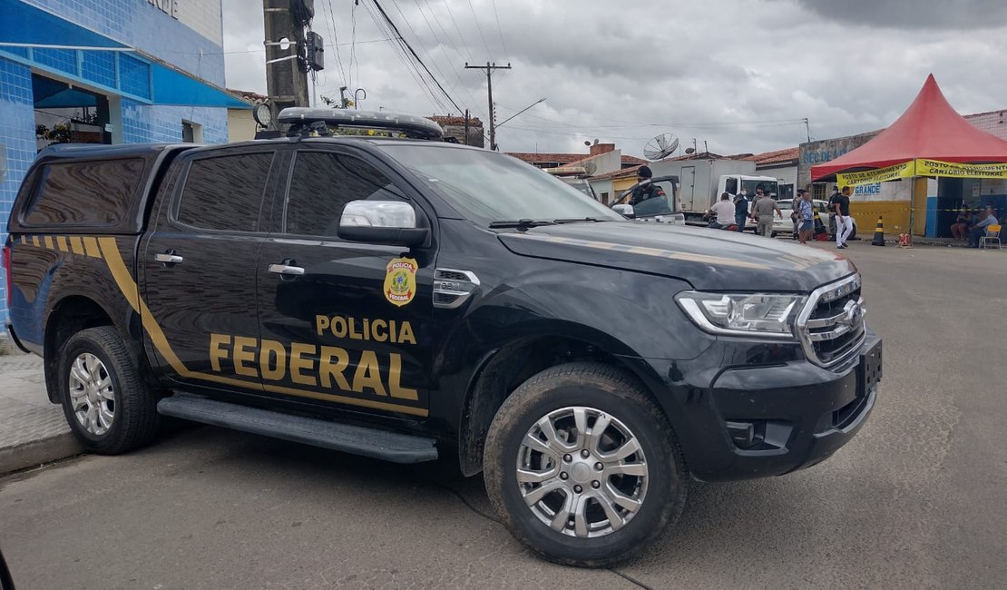 Após denúncia de candidato, ônibus com material de campanha é flagrado pela PF em Campo Grande, AL