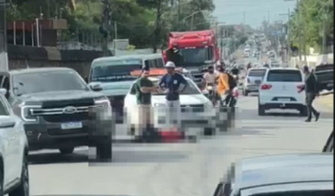 Jovem motociclista fica ferido em acidente de trânsito no bairro Baixa Grande, em Arapiraca