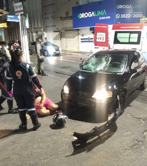 Vídeo. Colisão entre carro e moto resulta em mulher ferida em Arapiraca