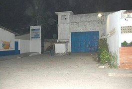 Dezenove menores rendem monitores, abrem alojamentos e fogem da UIM