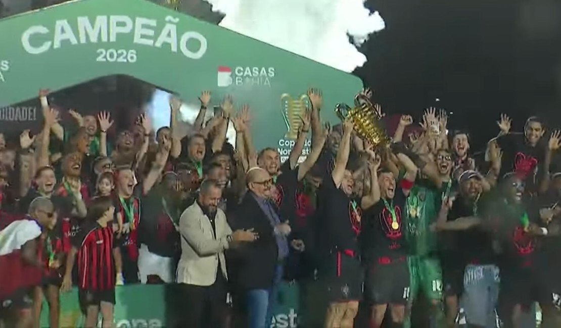 Vitória vence o Fortaleza novamente, conquista o pentacampeonato e levanta a taça da Copa do Nordeste 2026