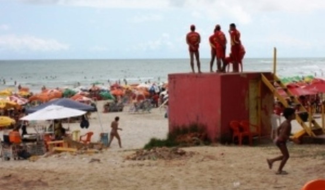 Corpo de adolescente que se afogou na Praia do Francês é achado na Barra de São Miguel