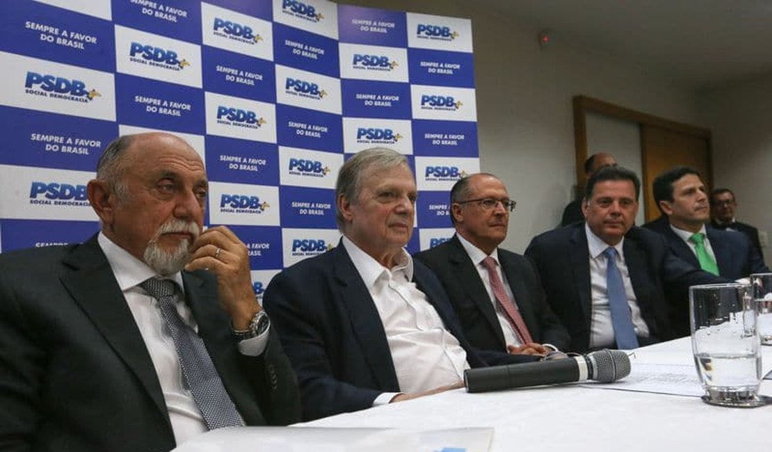 PSDB decide continuar na base de apoio do governo, mas fará avaliações diárias