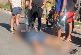 Homem é assassinado a tiros enquanto passava de moto às margens do Riacho Piauí, em Arapiraca