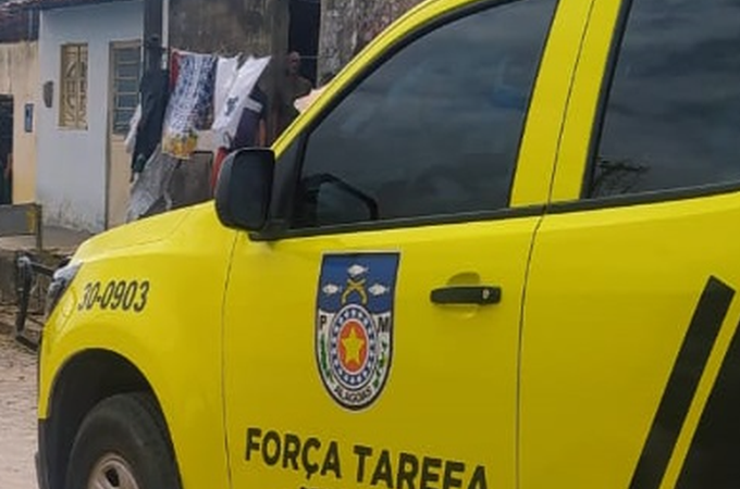 Polícia Militar prende três suspeitos e recupera celular e cartões roubados