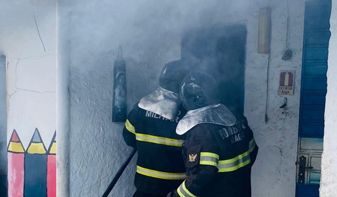 VÍDEO: Incêndio atinge escola em São Sebastião durante a noite da quinta (30)