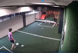 Amigo herói salva adolescente vítima de descarga elétrica em condomínio de Maceió