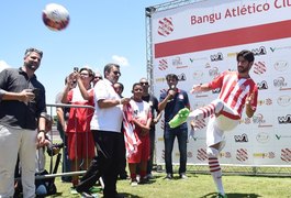 Loco causa furor na chegada ao Bangu: 'Matador mata, não tem jeito'