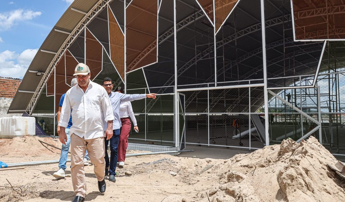 Moradores do Planalto comemoram construção de unidade de saúde e ginásio poliesportivo em Arapiraca