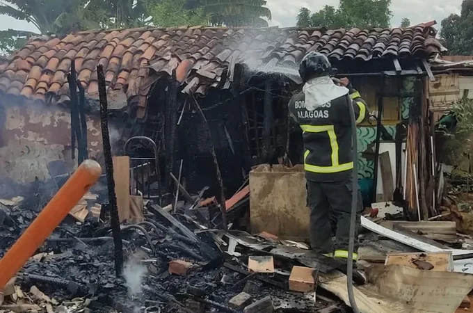 Homem esquece panela no fogo e casa incendeia no Agreste alagoano