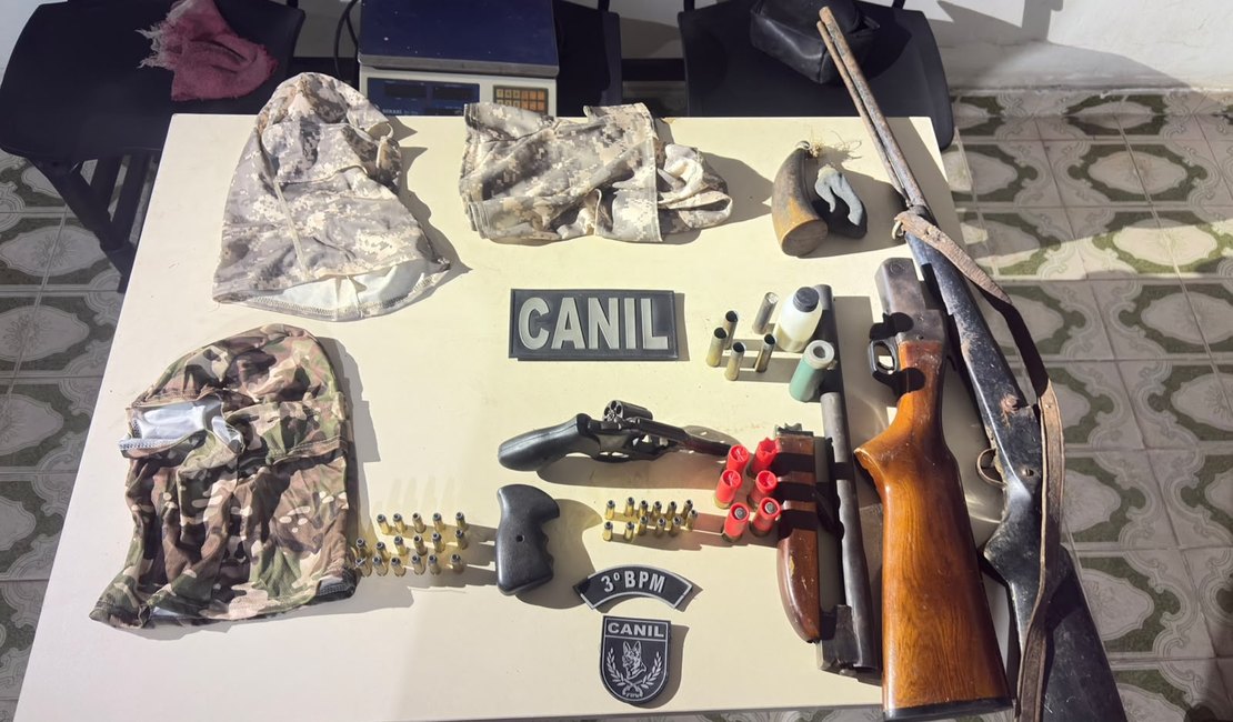 Dois homens são presos com armas, munições e balaclavas na zona rural de Arapiraca