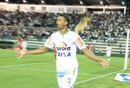 Chapecoense vence Boa Esporte e tira Palmeiras da liderança