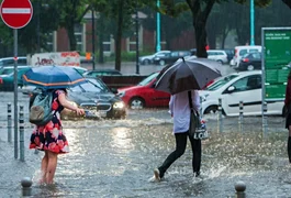 Inmet emite alerta laranja para tempestades e ventos acima de 100 km/h no Brasil