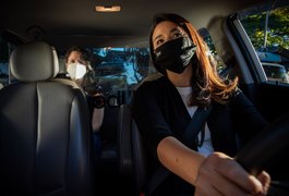 Uber é condenada após motorista puxar cabelo e dar soco em passageira