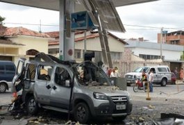 Carro de Maceió explode enquanto abastecia em Caruaru