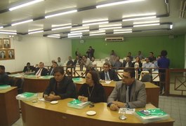 Câmara de Arapiraca concede título de cidadã honorária para professora da Ufal