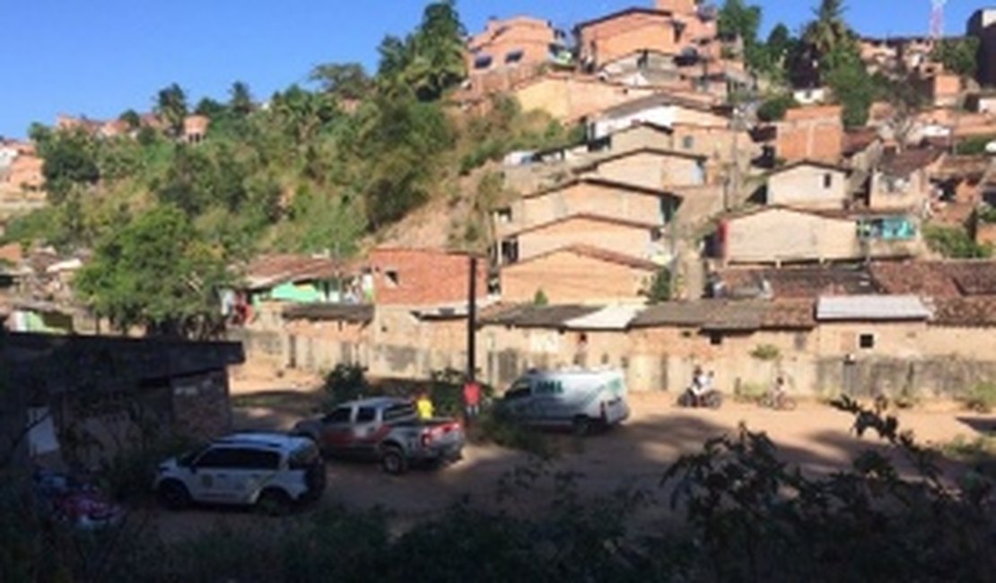 Corpo é encontrado com sinais de violência próximo a creche no Vale do Reginaldo