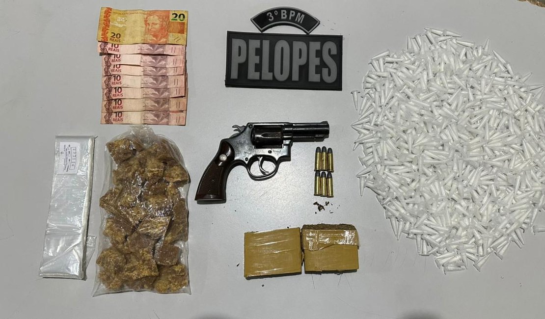 Adolescente é apreendido após ser flagrado com drogas e revólver, em Arapiraca