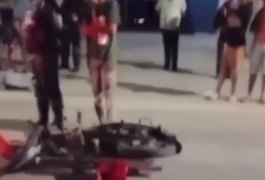 Colisão envolvendo moto e táxi deixa homem morto em Maceió; assista