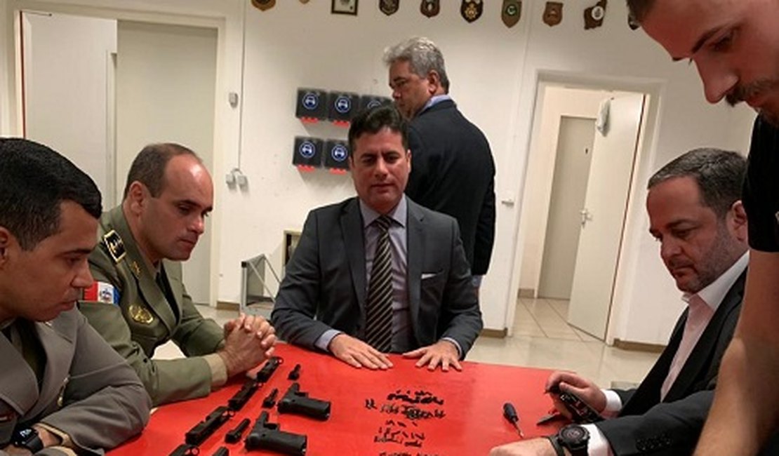 Integrantes da Segurança Pública fazem visita técnica em fábrica de armamentos na Áustria
