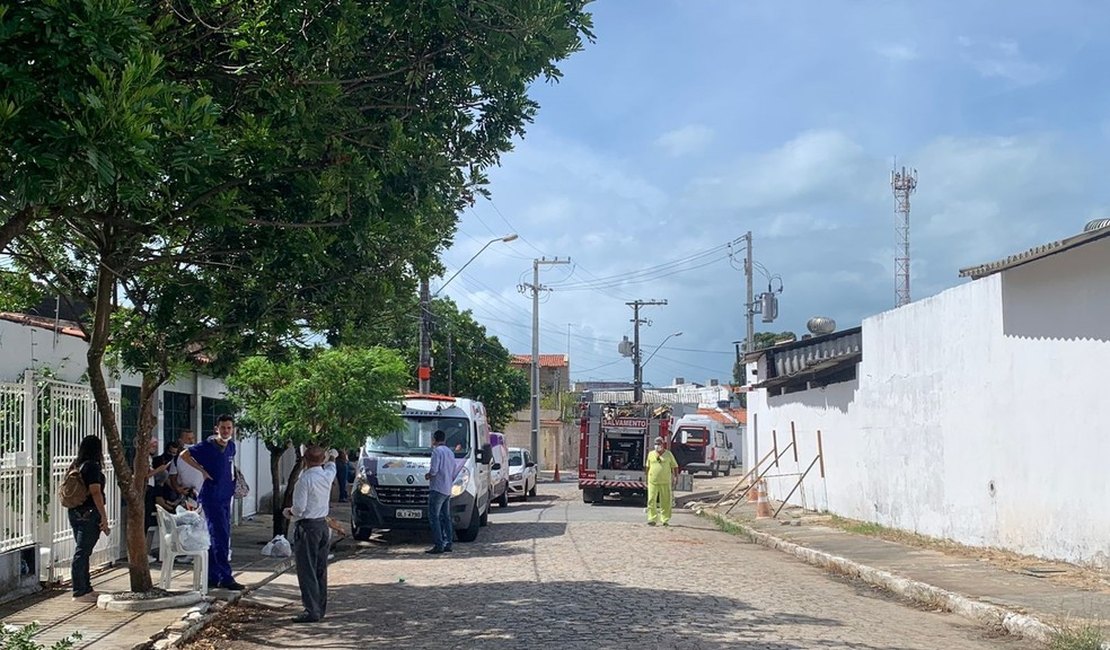 Bombeiros são acionados para apagar chamas no centro cirúrgico de Maternidade em Maceió