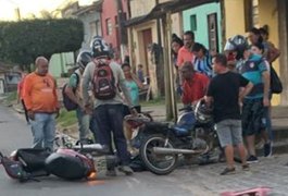 Duas pessoas ficam feridas após colisão frontal entre motocicletas, em Arapiraca