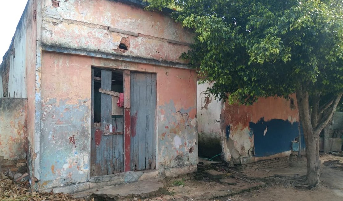 Vídeo. Homem é encontrado morto dentro de residência no bairro Itapoã, em Arapiraca