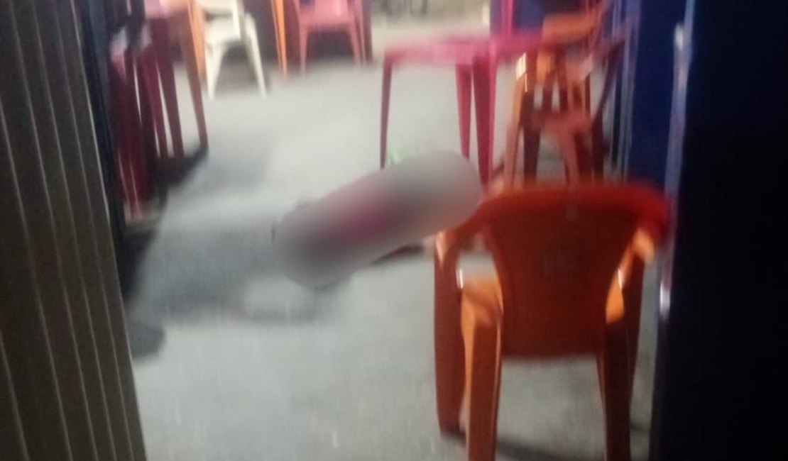Ataque a tiros após discussão em bar deixa um morto e um ferido em Penedo