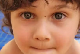 Menino de 4 anos que sobreviveu à queda do 10º andar de prédio quebrou as duas pernas