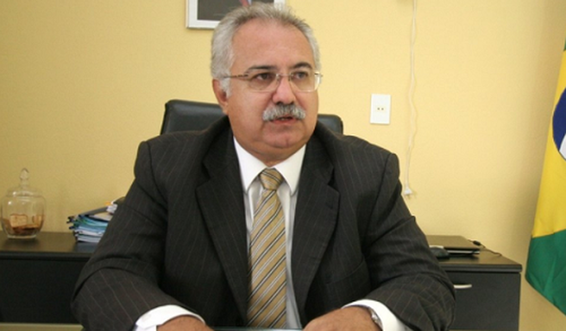 Prefeito afirma que não tem como pagar reajuste e defende direito dos alunos de Arapiraca