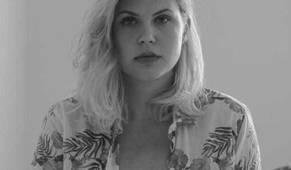 Em foto sensual, ex-Malhação demonstra ter medo de ser esquecida