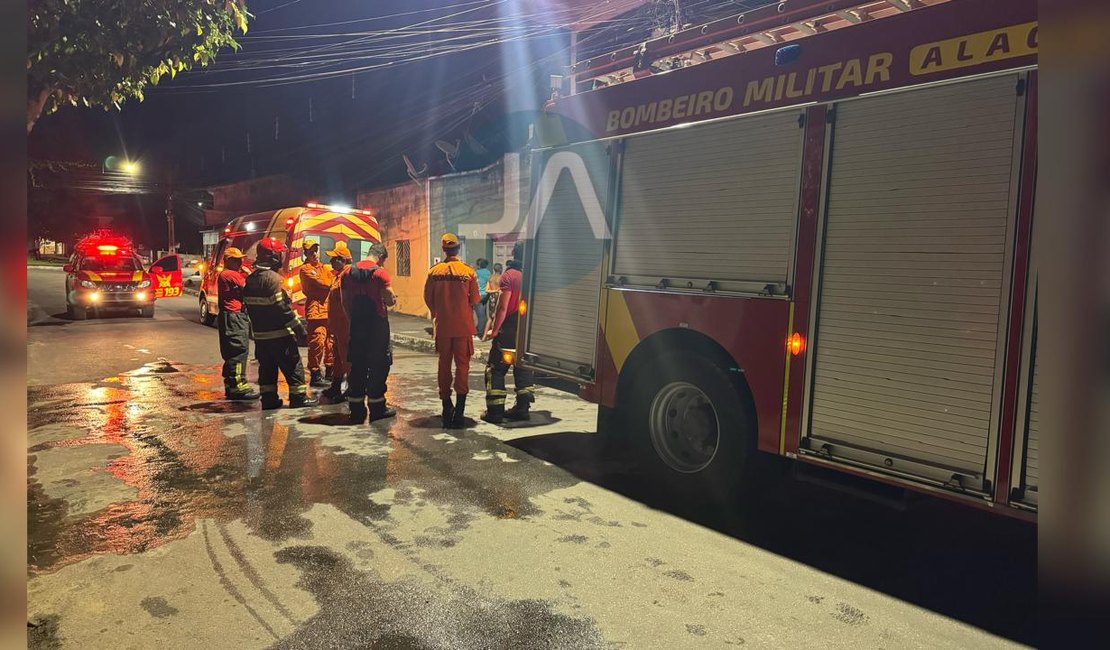 Incêndio destrói apartamento no Alto do Cruzeiro, em Arapiraca; assista