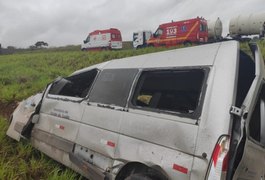 Van com pacientes pacientes que seguiam para tratamento em PE ficam feridos