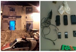 Policiais encontram celulares durante revista na delegacia de Delmiro Gouveia