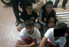 Polícia prende três jovens suspeitos de assaltar motel em Arapiraca