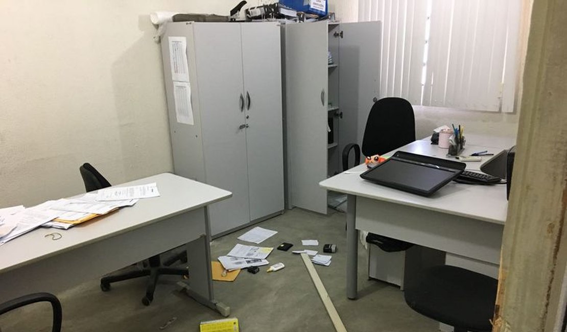 Homens encapuzados invadem Prefeitura de Branquinha e roubam documentos