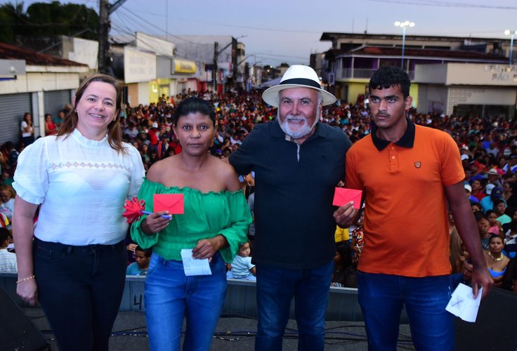 Bingo em homenagem aos pais reúne milhares de pessoas em São Sebastião e distribui mais de R$ 50 mil em prêmios