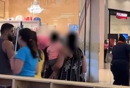 'Coloque-se no seu lugar, palhaça', diz cliente contra auxiliar de limpeza em shopping de Minas Gerais