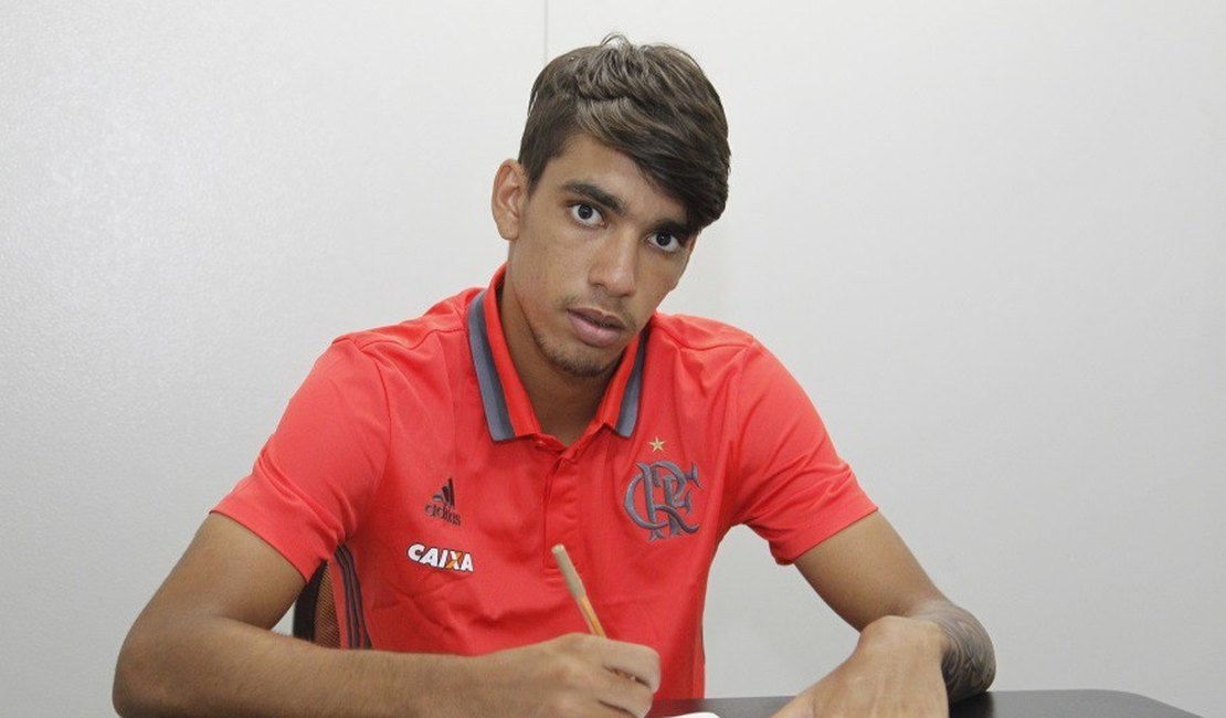 Flamengo acerta novo contrato com o meia Paquetá