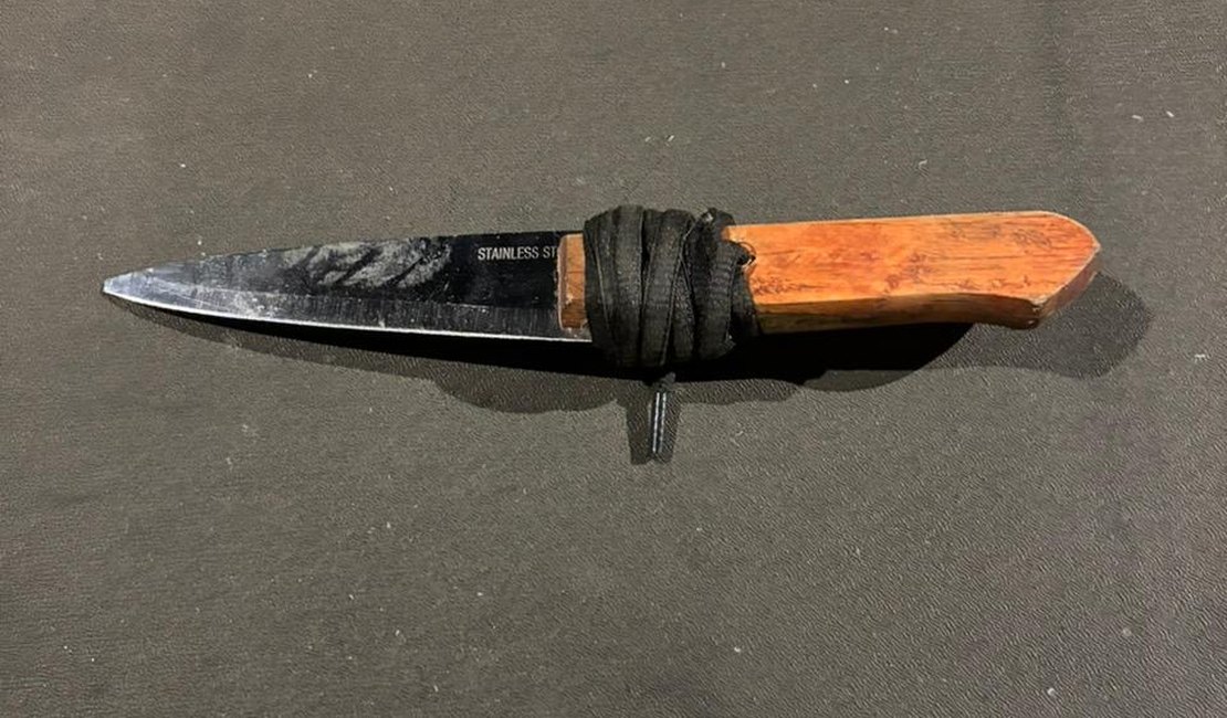 Homem é detido com faca próximo ao Hospital Regional de Arapiraca