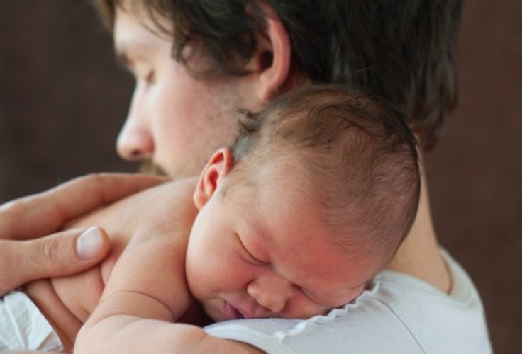 Projeto do Senado quer aumentar licença-paternidade de 5 para 30 dias