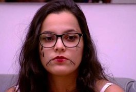 Emilly se envolve em mais uma confusão e dessa vez com marca de Ronaldinho