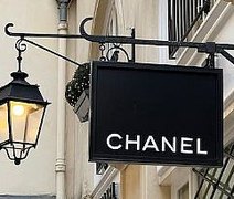 Conheça leilão de luxo que tem itens de Chanel, Prada e Louis Vuitton a partir de R$ 200