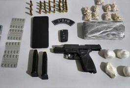 Homem é preso após ser flagrado com pistola em Arapiraca; munições e drogas foram apreendidas