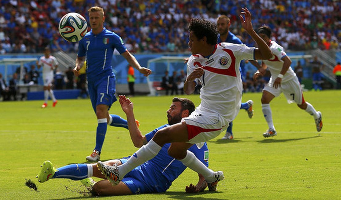 Costa Rica vence a Itália por 1 a 0 e elimina a Inglaterra