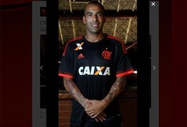Flamengo apresenta novo uniforme com Sheik e argentino recém-chegado