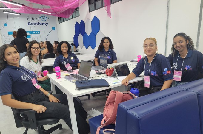 Estudantes da rede estadual participam de maratona de inovação para mulheres