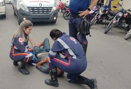 Idoso bate em carro ao atravessar via no Centro de Arapiraca