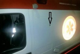 Ambulância do Samu é atingida por tiro após chamada falsa